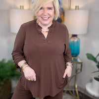 Dear Scarlett matching set in chocolate with V-neck and curved hem