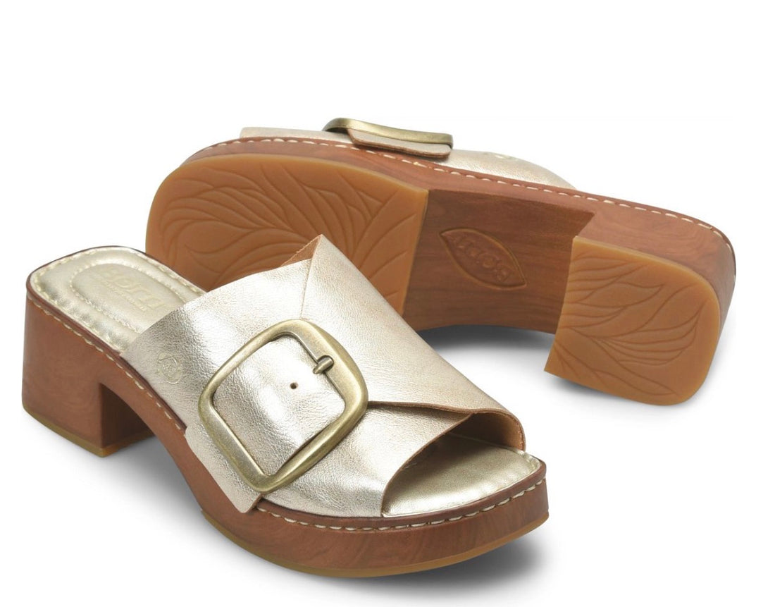 A pair of women&