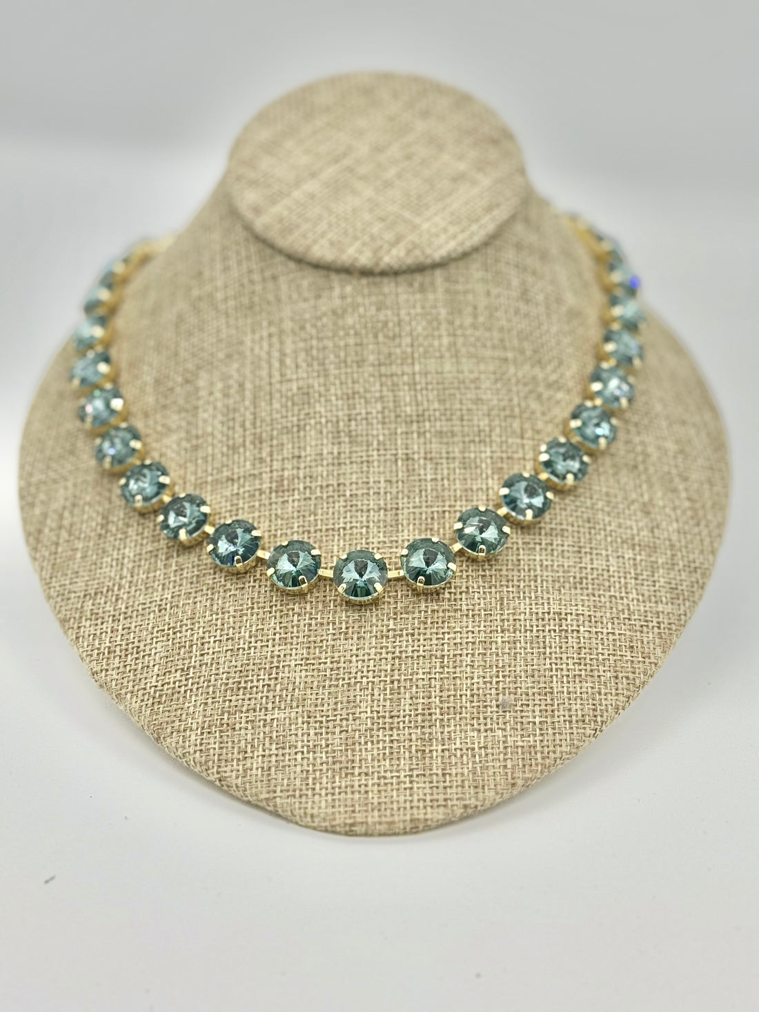 All That Glitters-Large Stone magnetic necklace in teal colorway with vibrant stone pendant