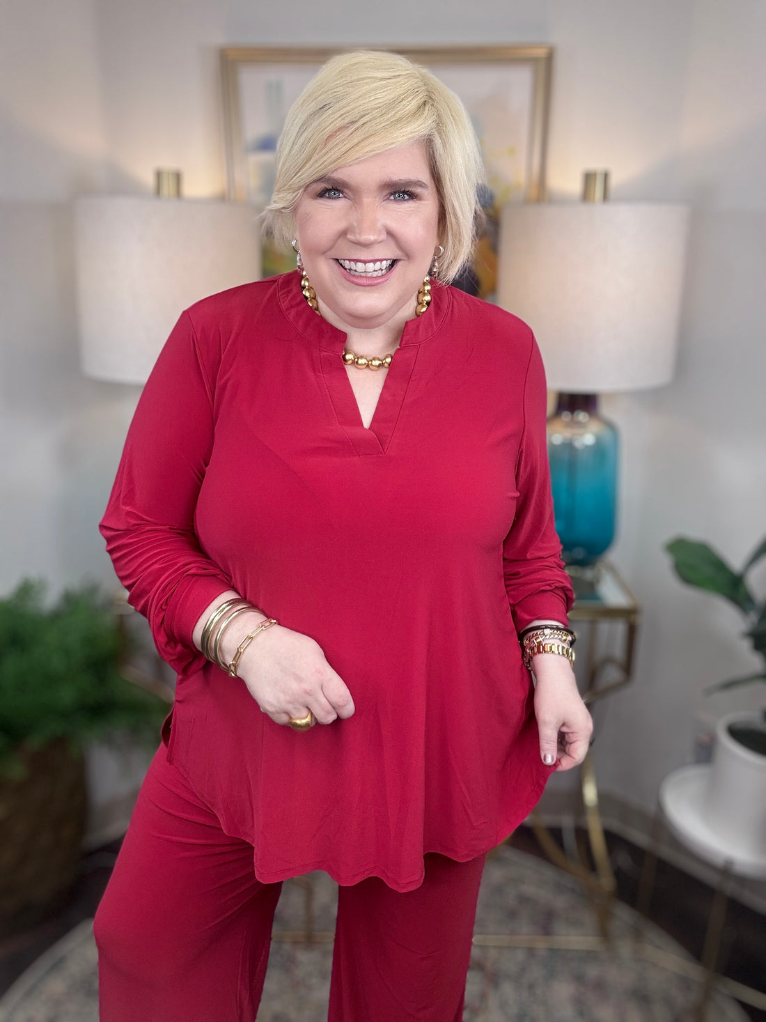 Dear Scarlett matching set in red with V-neck and curved hem