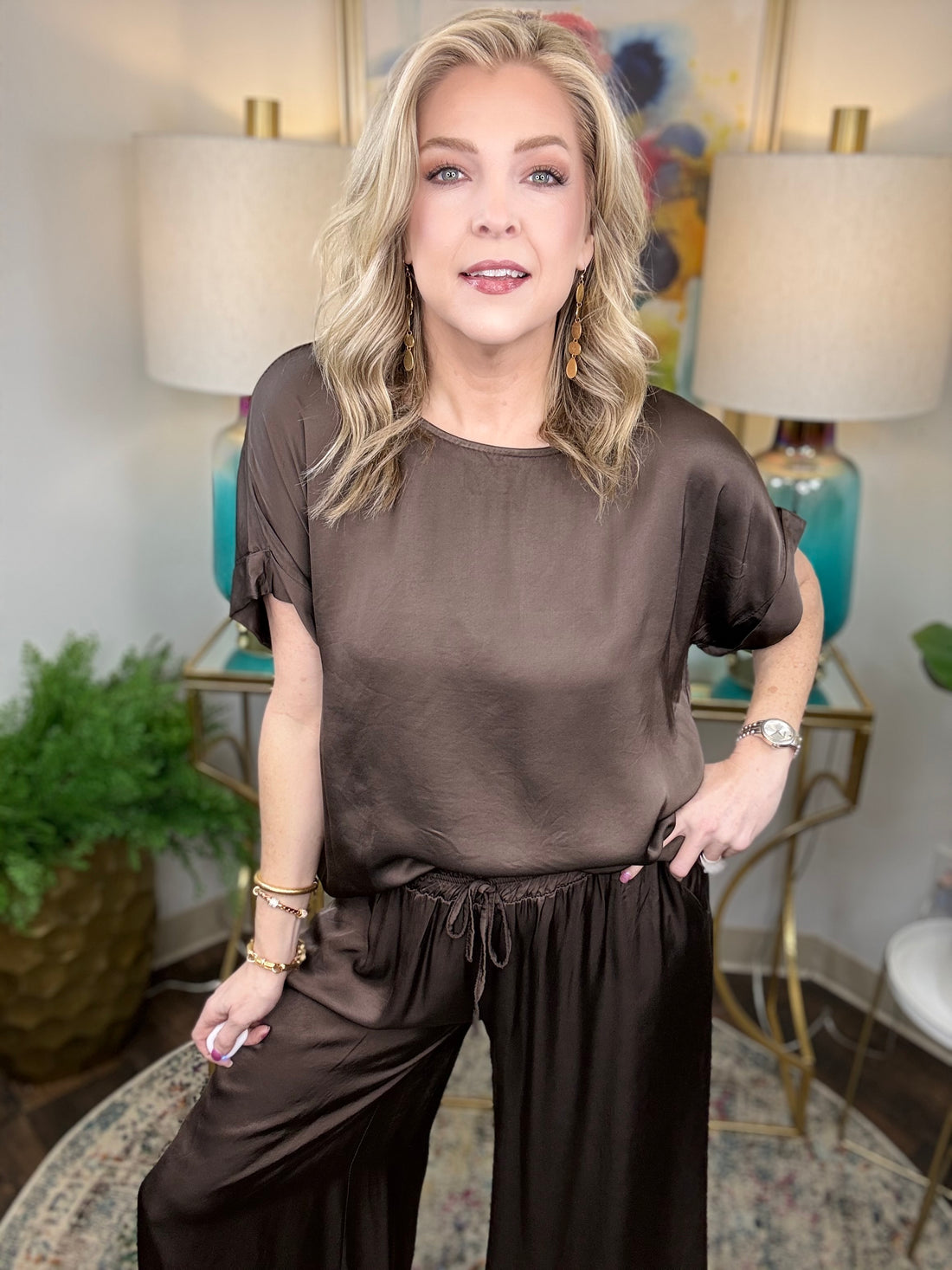 Woman wearing a chocolate top and pants set