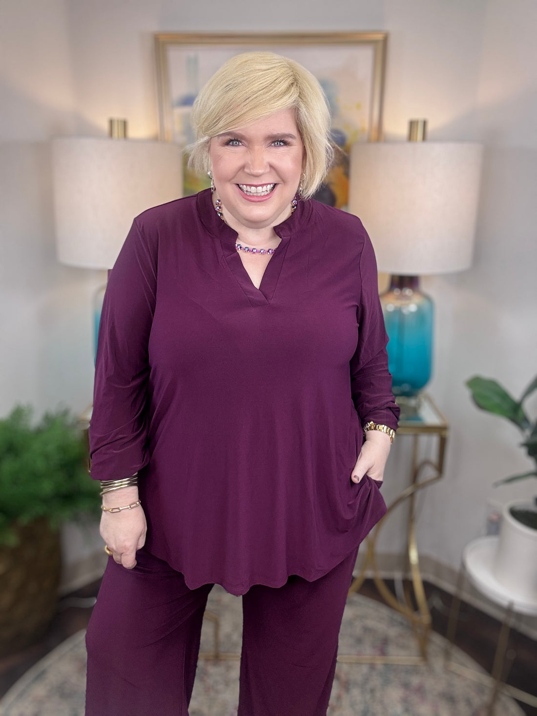 Dear Scarlett matching set in plum with V-neck and curved hem