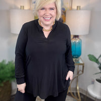 Dear Scarlett matching set in black with V-neck and curved hem