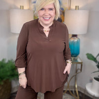 Dear Scarlett matching set in chocolate with V-neck and curved hem