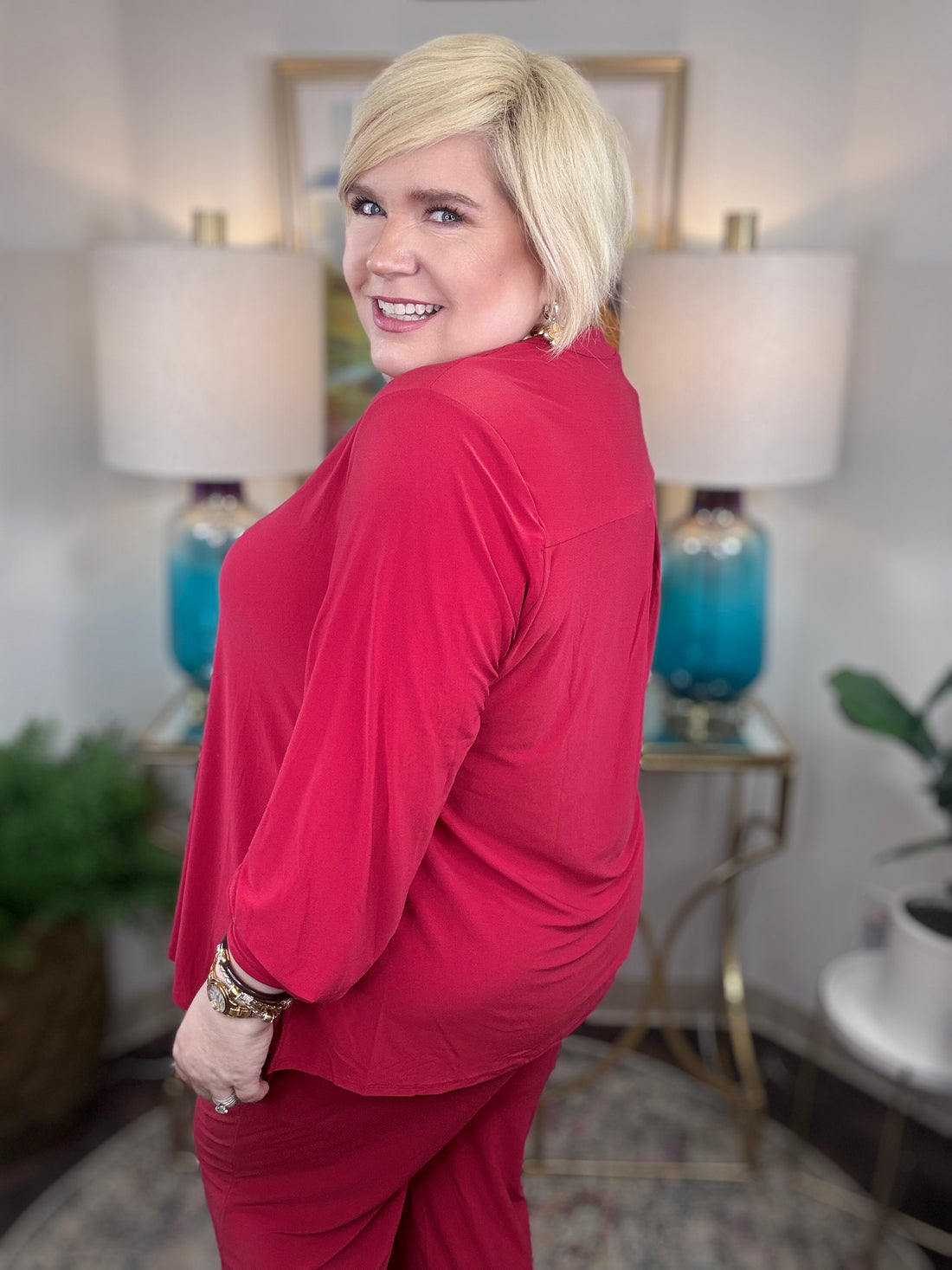 Dear Scarlett matching set in red with V-neck and curved hem