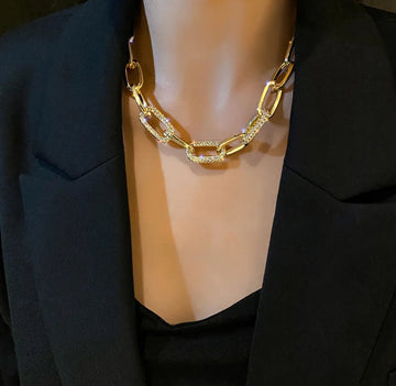 En Vogue Necklace