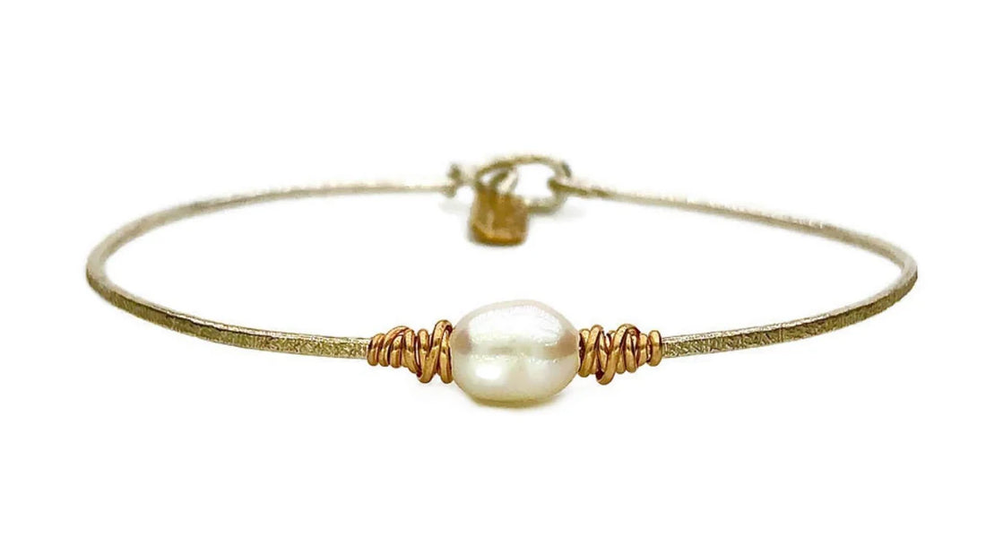 Gold dainty bracelet with single pearl focal bead