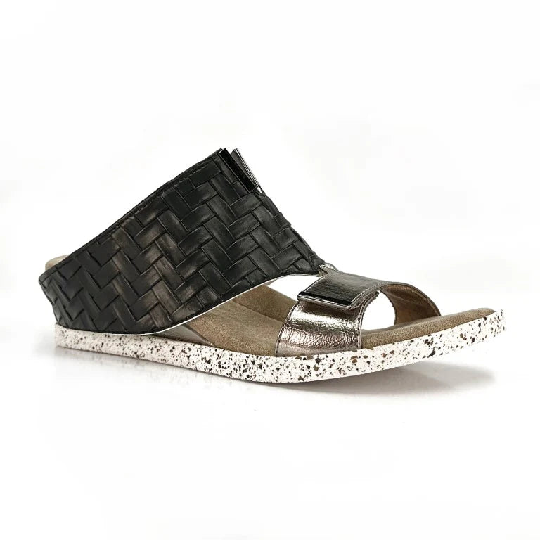 Kleo Reversible Sandal