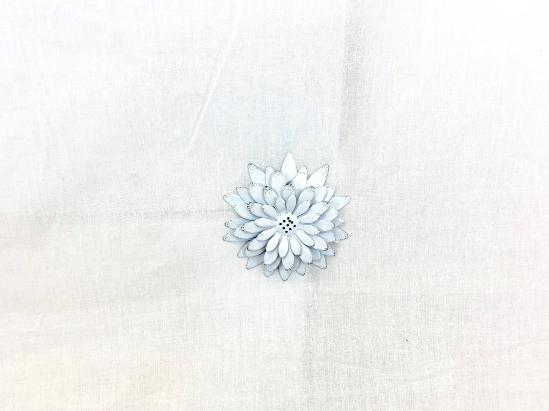 White Sunflower Magnet With Black Speckles Tips